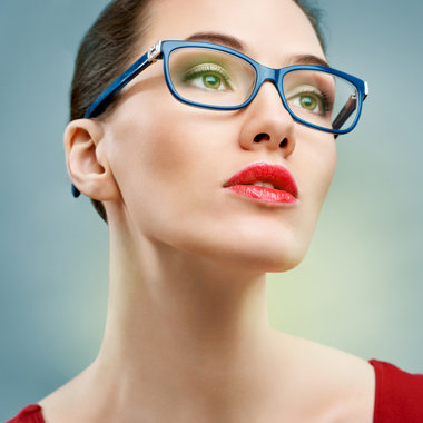Láss, ne csak nézz: Szemüvegkészítés vékonyított, UV szűrővel ellátott szemüveglencsével + látásvizsgálat + választható keret +…